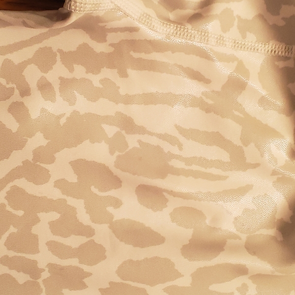 Good American sz 2 essentials Leopard foil crop leggings NWOT - Picture 5 of 6